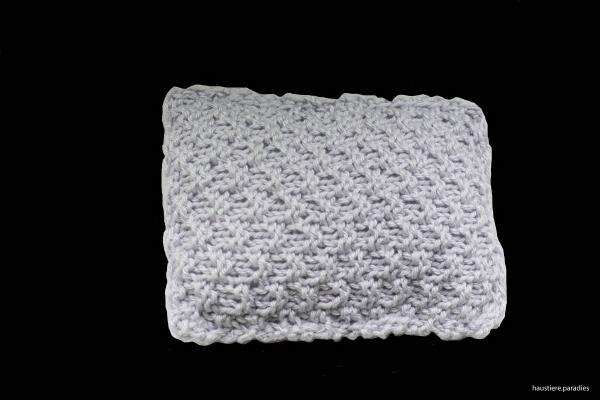 Spielkissen für Katzen gestrickt in hellgrau